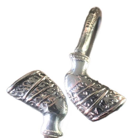 Egyptian Queen Nefertiti Silver Toned Cuffed Bracelet - Picture 4 of 5